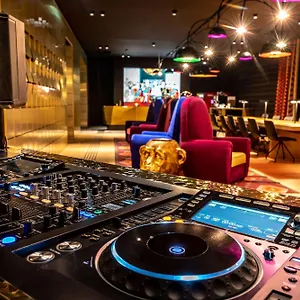 https://me-and-all-hotel-duesseldorf-oberkassel.dusseldorf-hotel.net